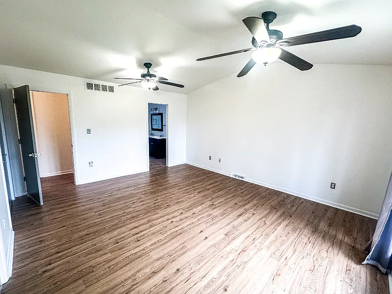 713 Tenikat St — Photo 14