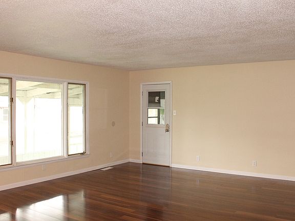 FR w/new flooring and paint