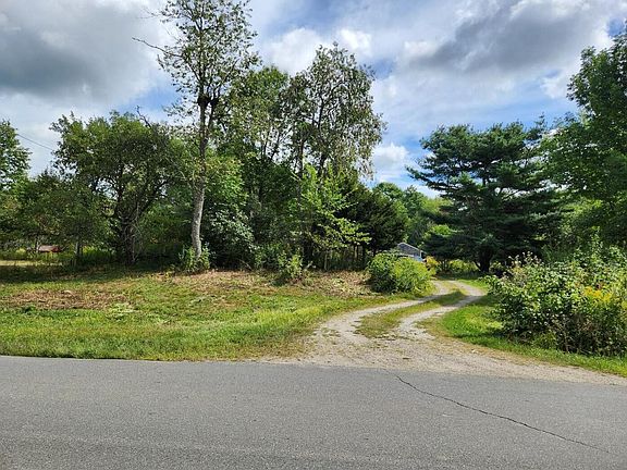 4th image of 99 E Neck Road