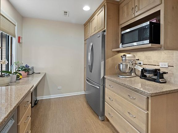5th image of 1049 Groton Ct