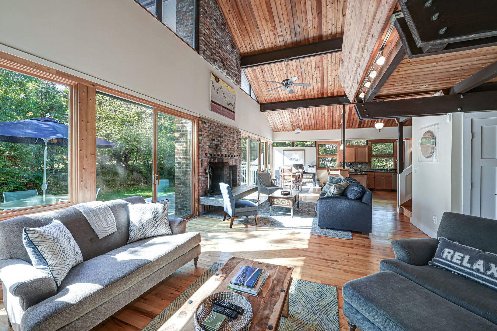  Opposite Living View