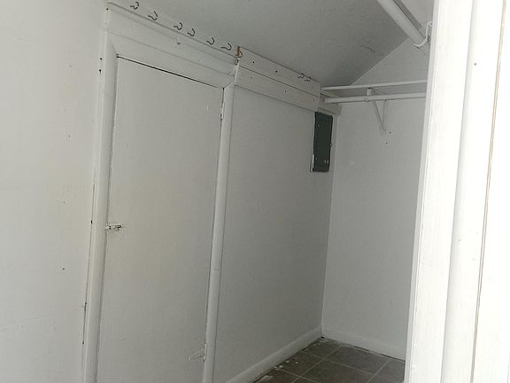 5th image of 525 Maple Ave Floor 2