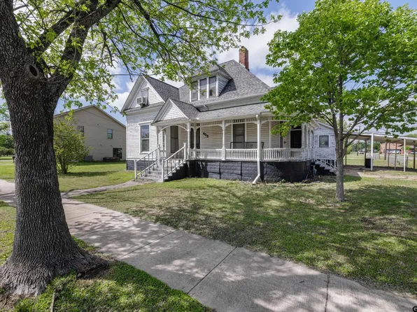 505 E Main St, Honey Grove, TX 75446
