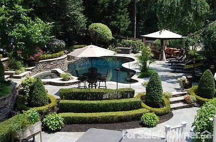 Hot Tub
						:
						Privacy in the Backyard!