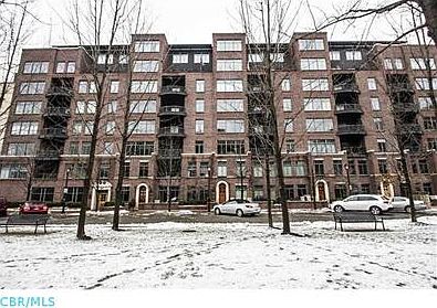 1st image of 250 Daniel Burnham Sq