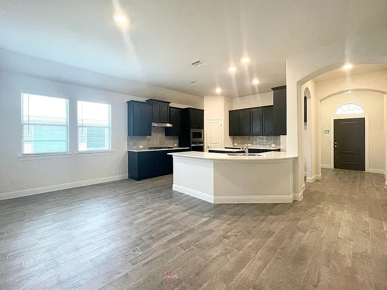 2924 Log Cabin Dr — Photo 7
