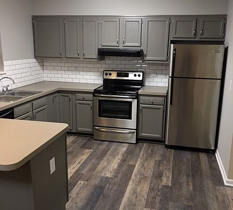 4th image of 110 Falling Water Cir
