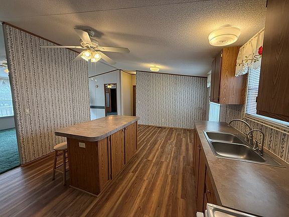 3rd image of 30 Blackburn Dr