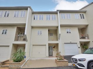28 Grasmere Ct, Staten Island, NY 10305