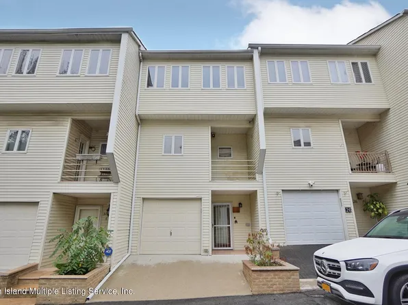 28 Grasmere Ct, Staten Island, NY 10305