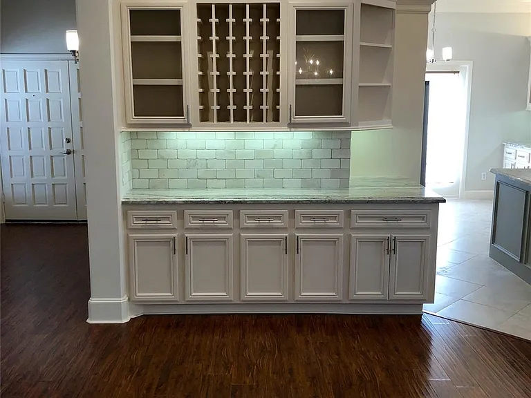 10310 Chevy Chase Dr — Photo 9