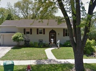 1065 Valley Stream Dr, Wheeling, IL 60090