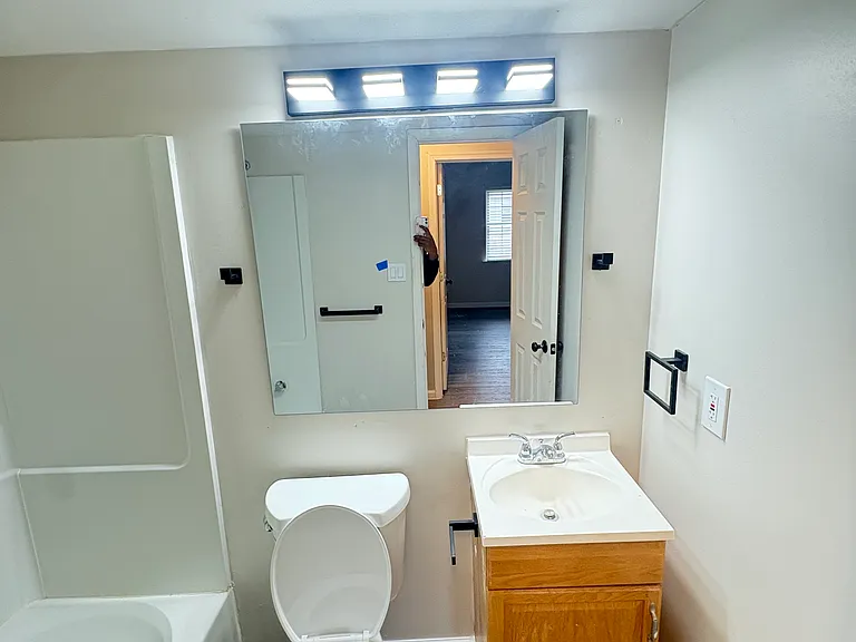 813 S Grosvenor Ct — Photo 33