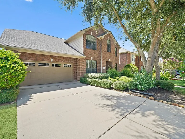 714 Coggins Point Way — Photo 4