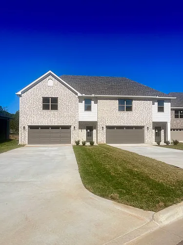 4800 Old Oak Dr Photo 1