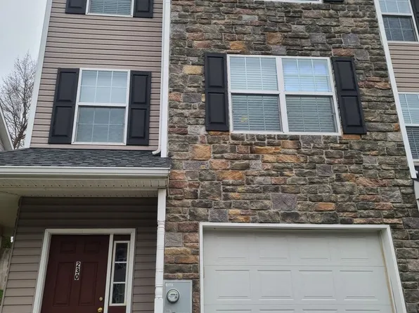 230 Crown Ct, Waynesboro, PA 17268