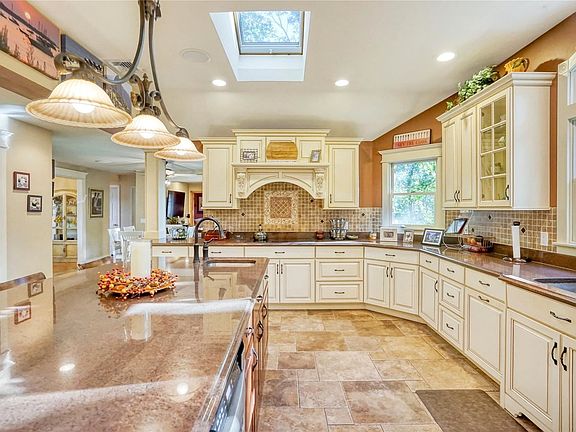 3rd image of 38 Hillcrest Ave