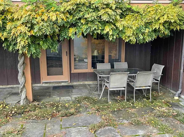 52 Moulton Ridge Rd, Kensington, NH 03833