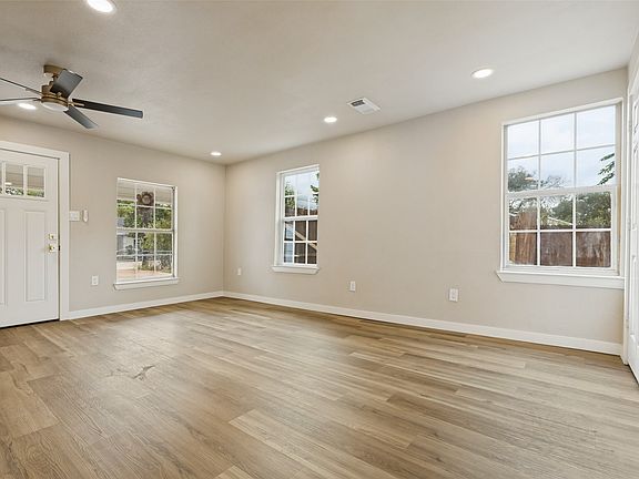 4th image of 1239 Lonsdale Ave