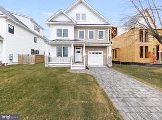 1833 Columbus St, Arlington, VA 22207