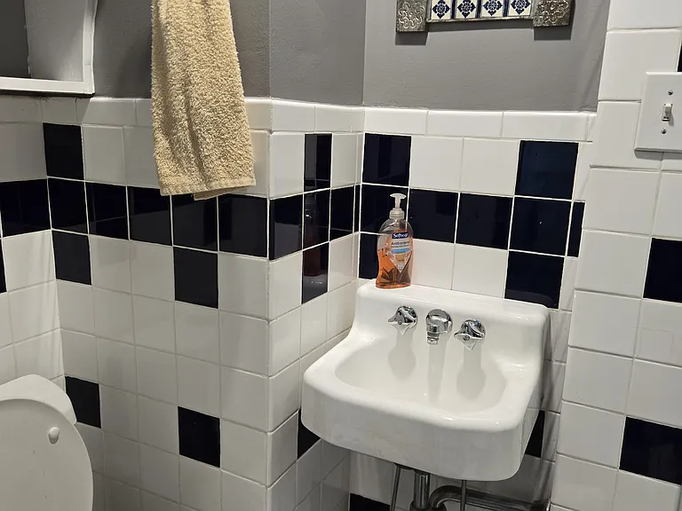 817 I St NE #A — Photo 22