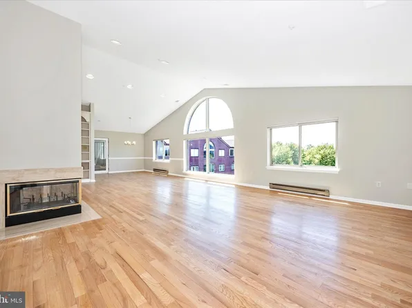 104 Mercer Ct APT 15-6, Frederick, MD 21701