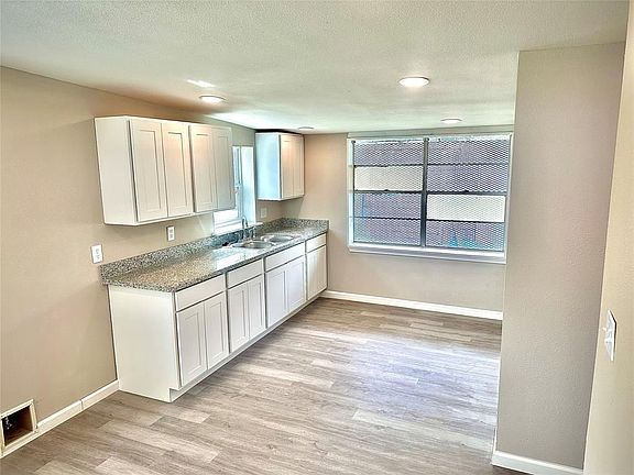 3rd image of 2716 Hill Ave Unit C