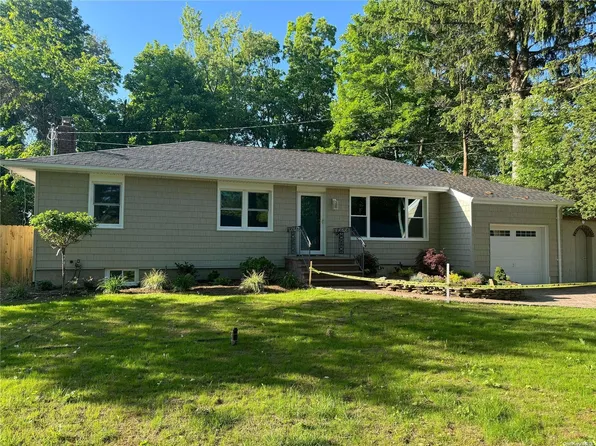 10 Daywood Court, East Northport, NY 11731