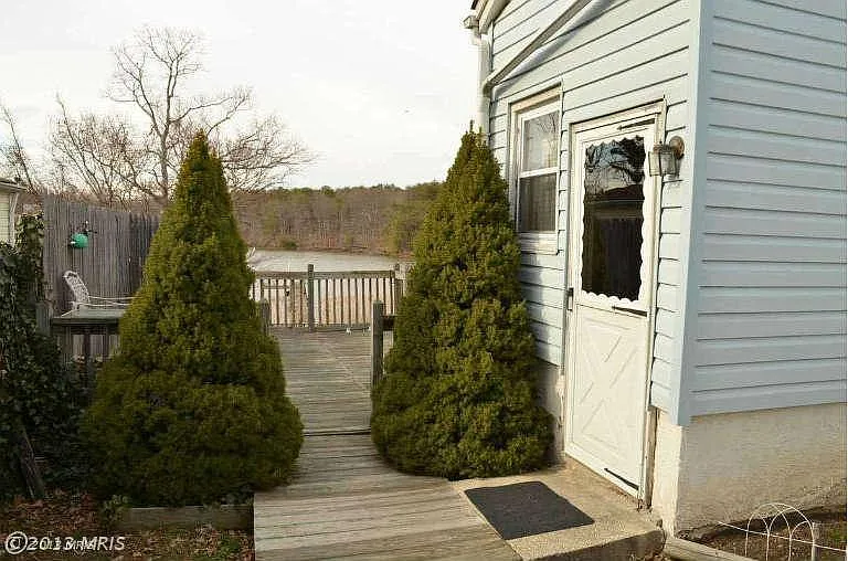 762 Powhatan Beach Rd photo 1