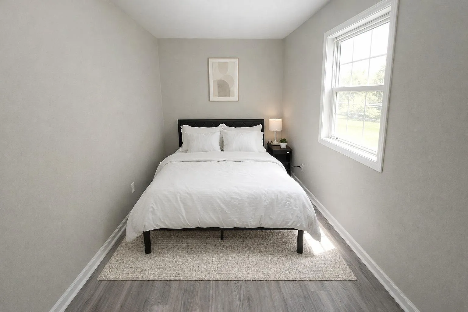 4 bed, 4.0 bath, 2200 sqft, $706 — Photo 1