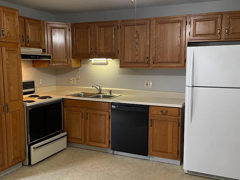 32 Schofield Ave #2R — Photo 2
