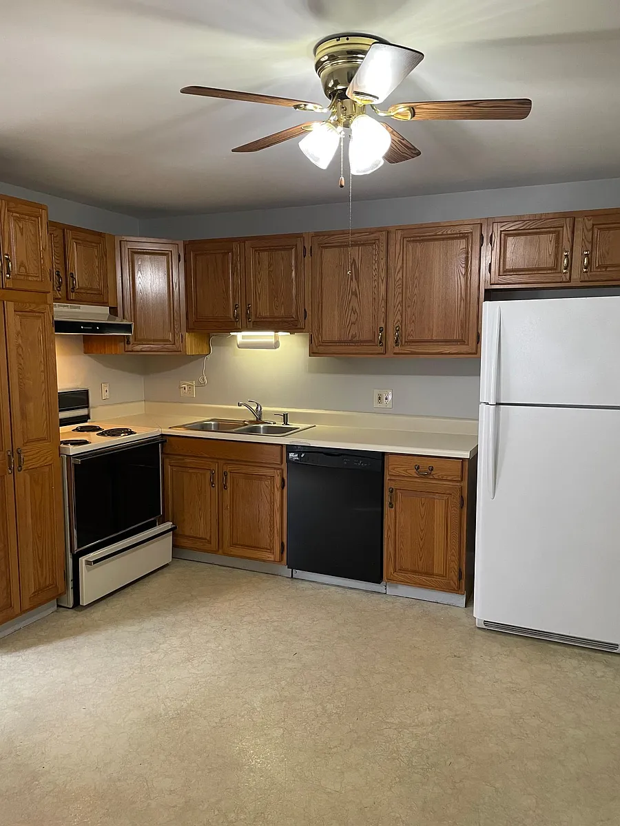 Building Photo - 32 Schofield Ave #2R