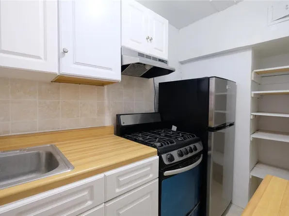 352 East 51st Street image 3 of 6