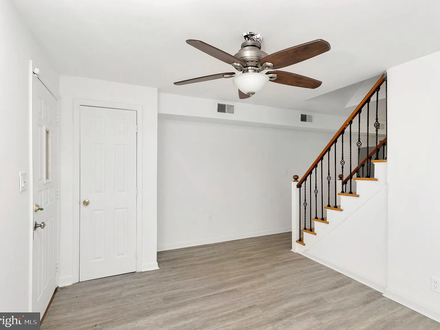 3 bed, 2.0 bath, 1326 sqft, $2,900 — Photo 3