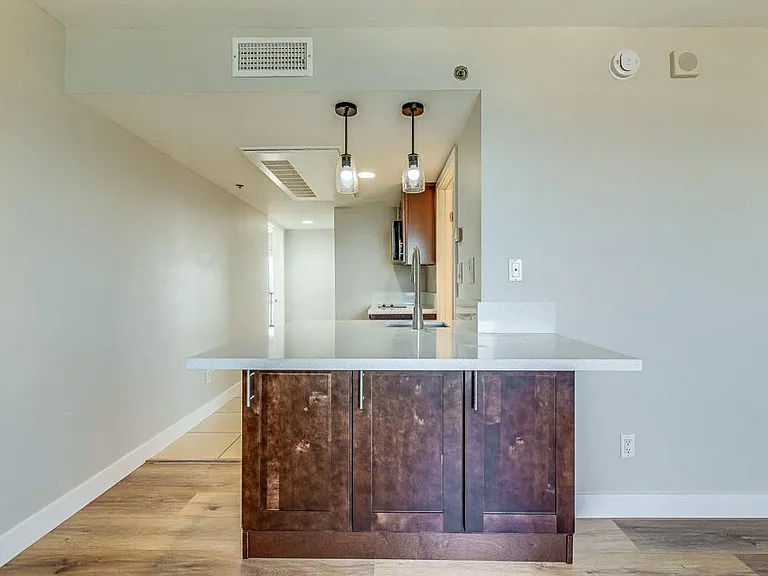 Bayview Tower Condominiums — Photo 31