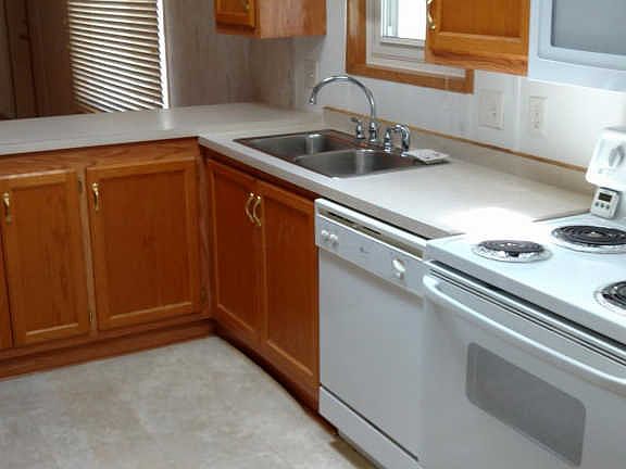 4th image of 982 Brenda Dr