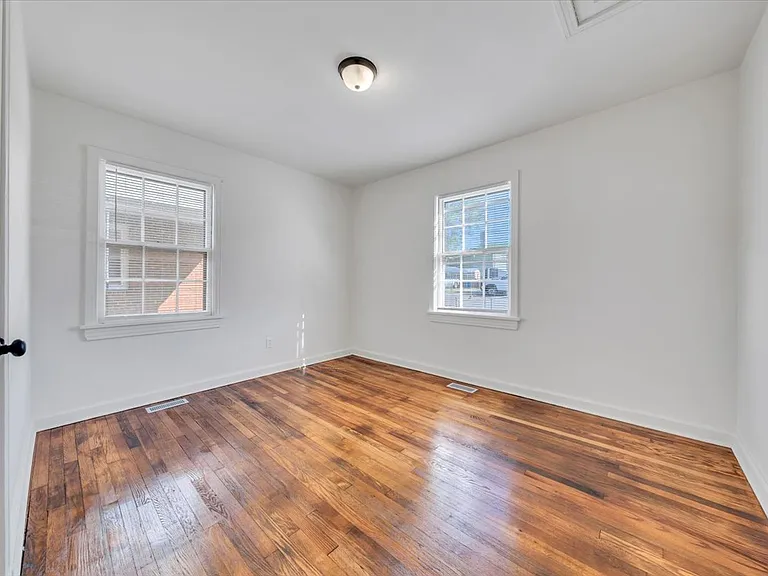 1060 Hunt Ave NW — Photo 10