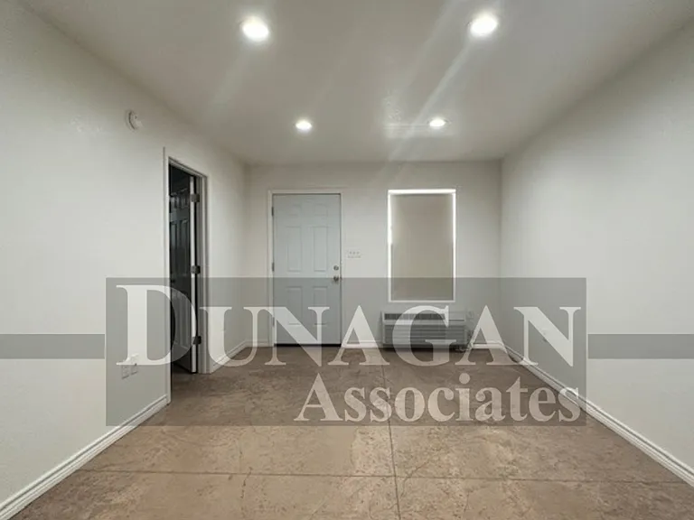 701 N Lake St — Photo 4