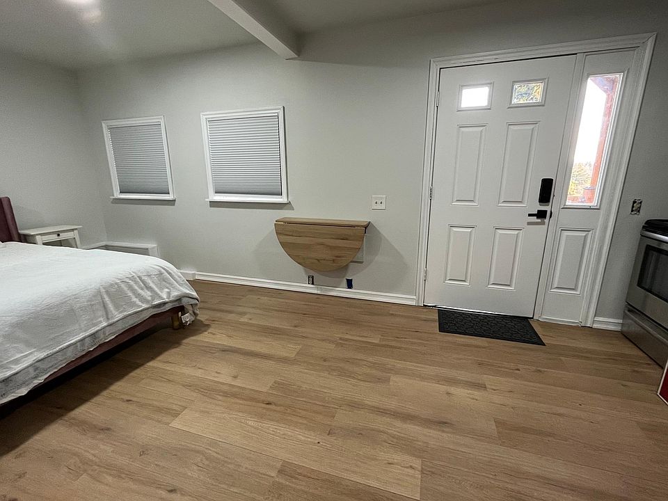 Built-in dining table/desk area
