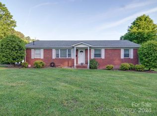 3261 Robinwood Rd, Gastonia, NC 28054
