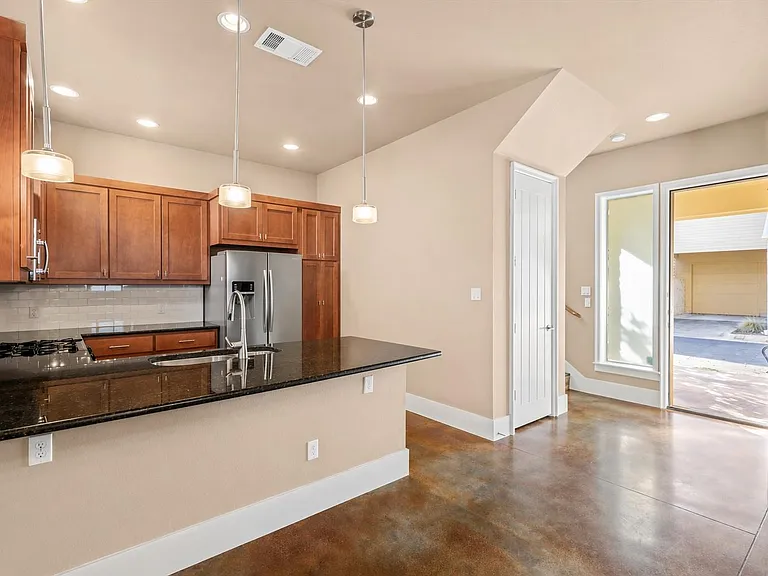 1601 Houston St #3 — Photo 7