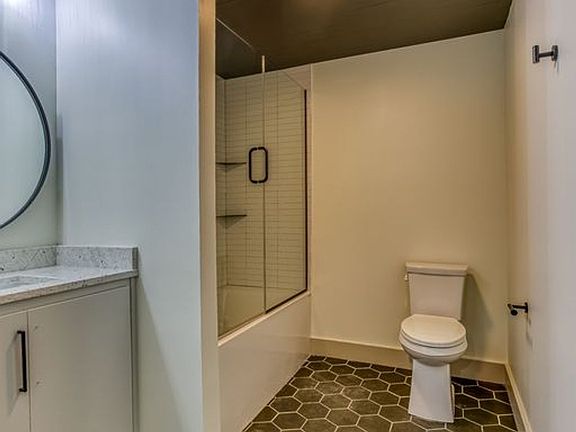 5th image of 417 E Tennessee St #2E