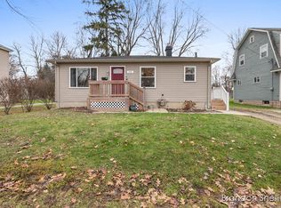 1118 Edmund Ave NE, Grand Rapids, MI