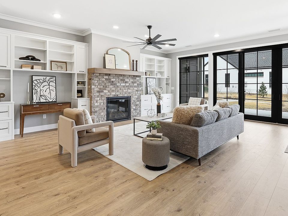 1st image of 415 Main St