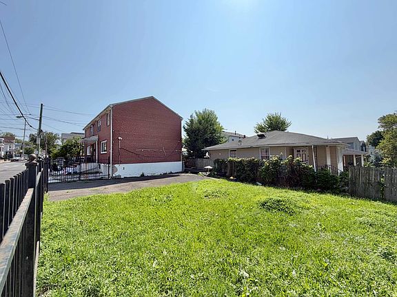 3rd image of 564 Garfield Ave