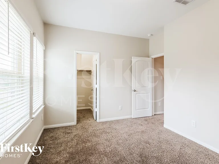 15141 Meadow Gln S — Photo 15