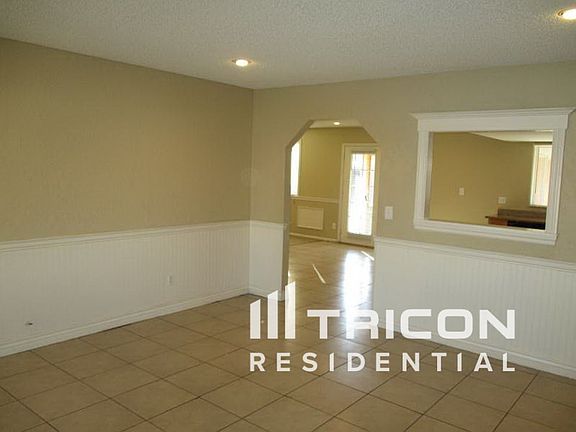 5th image of 5443 W Sunnyside Dr