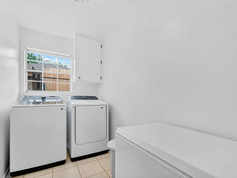 2409 Emerson Ct — Photo 46