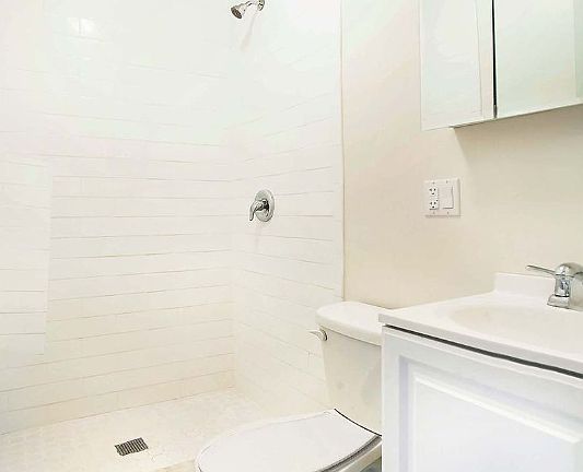 5th image of 304 E 83rd St APT 5D