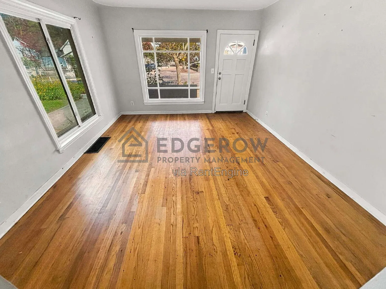 3 bed, 2.0 bath, 912 sqft, $2,000 — Photo 3